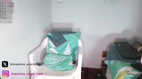 Snapshot of maximo_vega_new chatting on 10, 11, 2025 Maximo Aron Vega online show from 10, 11, 2025