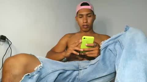 Snapshot of maximo_vega_new chatting on 17, 12, 2025 Maximo Aron Vega online show from 17, 12, 2025