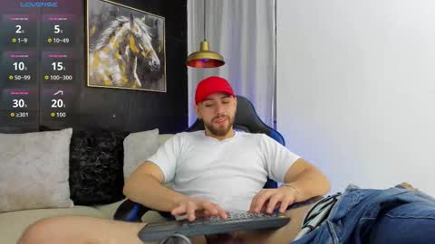 Snapshot of maximo_wolf1 chatting on 28, 10, 2025 Maximo Wolf online show from 28, 10, 2025