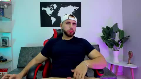 Snapshot of maximo_wolf1 chatting on 25, 11, 2025 Maximo Wolf online show from 25, 11, 2025