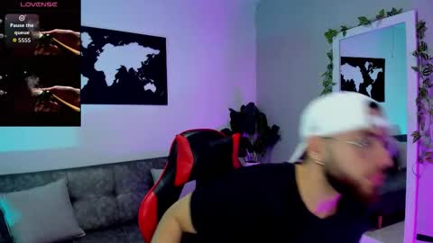 Snapshot of maximo_wolf1 chatting on 4, 12, 2025 Maximo Wolf online show from 4, 12, 2025