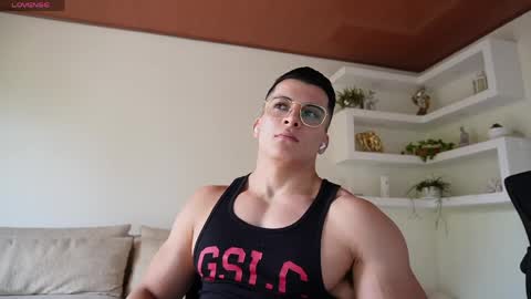Snapshot of maximohoot chatting on 17, 4, 2026 Sebastian online show from 17, 4, 2026
