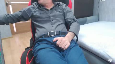 Snapshot of maximus3334 chatting on 7, 4, 2026 maximus3334 online show from 7, 4, 2026