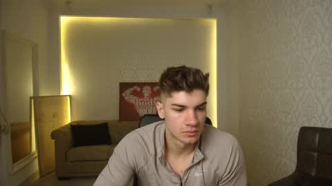 Snapshot of maxkaiden chatting on 12, 3, 2025 MaxKaiden online show from 12, 3, 2025