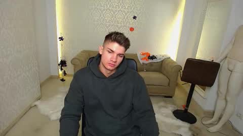 Snapshot of maxkaiden chatting on 28, 10, 2025 MaxKaiden online show from 28, 10, 2025