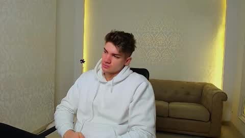 Snapshot of maxkaiden chatting on 23, 11, 2025 MaxKaiden online show from 23, 11, 2025