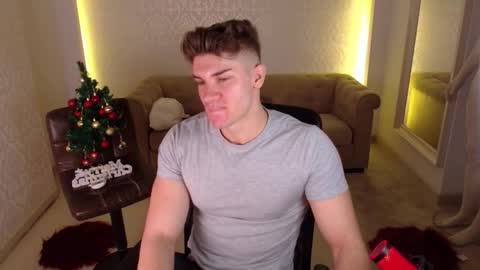 Snapshot of maxkaiden chatting on 3, 12, 2025 MaxKaiden online show from 3, 12, 2025