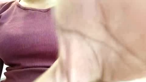 Snapshot of maxladycox chatting on 22, 4, 2026 Dorea online show from 22, 4, 2026