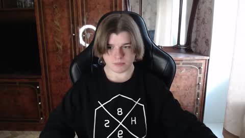 Snapshot of maxplay18 chatting on 15, 12, 2025 Max online show from 15, 12, 2025