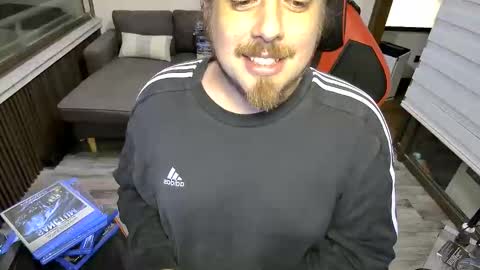 Snapshot of maxredz chatting on 5, 3, 2025 Max online show from 5, 3, 2025