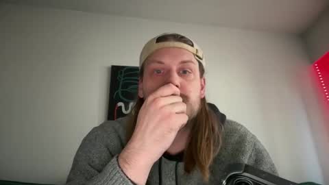 Snapshot of maxwatts95 chatting on 5, 4, 2026 Max Watts online show from 5, 4, 2026