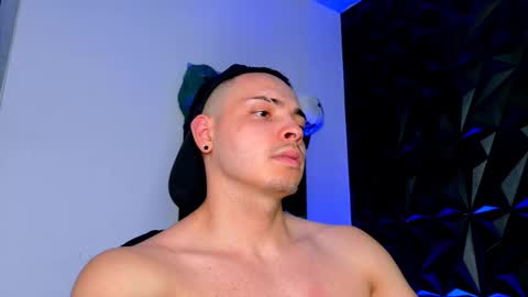 Snapshot of maxwell_dupont chatting on 19, 11, 2025 MAX online show from 19, 11, 2025