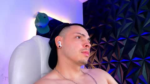 Snapshot of maxwell_dupont chatting on 2, 12, 2025 MAX online show from 2, 12, 2025