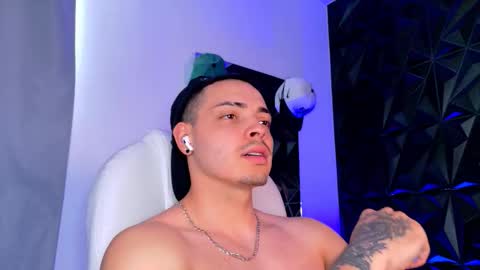 Snapshot of maxwell_dupont chatting on 13, 12, 2025 MAX online show from 13, 12, 2025