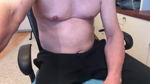 Snapshot of maxx_martin chatting on 19, 11, 2025 Max online show from 19, 11, 2025