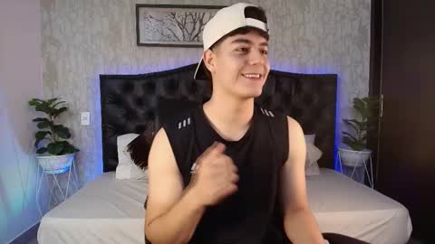 Snapshot of maxxicruz chatting on 15, 11, 2025 Maxxi online show from 15, 11, 2025