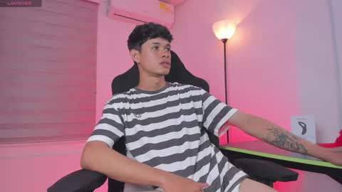 Snapshot of maxxx_0 chatting on 3, 6, 2026 max online show from 3, 6, 2026