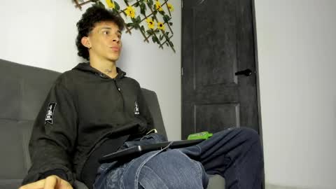 Snapshot of maxxx_bigcock chatting on 18, 3, 2026 Max online show from 18, 3, 2026