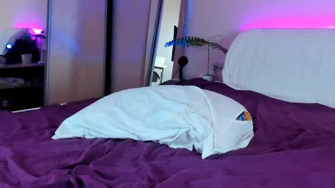 May Flower online show from 31, 1, 2025