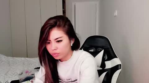 Snapshot of may_mia chatting on 5, 3, 2026 Mia online show from 5, 3, 2026