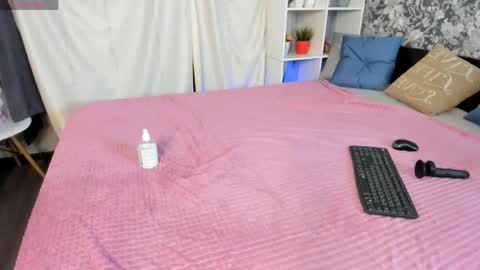 Snapshot of may_want chatting on 18, 4, 2026 Leila online show from 18, 4, 2026