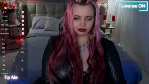 Maya Mils online show from 11, 3, 2025