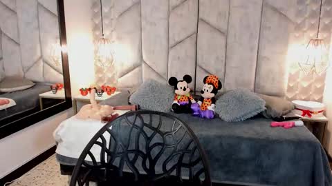 Nicolle Ruselle   Hello my lovely  schedule for great fun from  630 am and end 800 pm Colombian time I wait for you online show from 15, 10, 2025