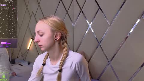 Snapshot of mayasnoww chatting on 17, 12, 2025 Maya online show from 17, 12, 2025