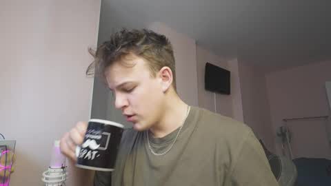 Snapshot of maygly chatting on 4, 3, 2026 Slava and Alextatto online show from 4, 3, 2026