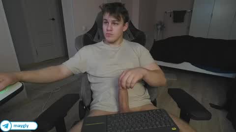 Snapshot of maygly chatting on 8, 4, 2026 Slava and Alextatto online show from 8, 4, 2026