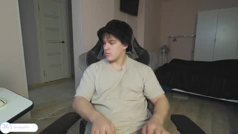 Snapshot of maygly chatting on 13, 4, 2026 Slava and Alextatto online show from 13, 4, 2026