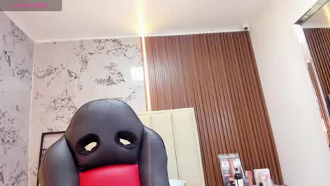 Snapshot of mayroberts chatting on 20, 12, 2025 MAY online show from 20, 12, 2025