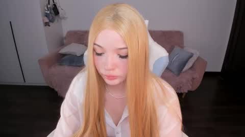 Snapshot of mayya_cuute chatting on 8, 10, 2025 Mila online show from 8, 10, 2025