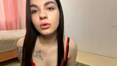 Snapshot of maziebathrick chatting on 16, 12, 2025 Adel online show from 16, 12, 2025