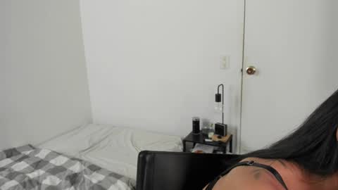 Snapshot of mazikeen_18 chatting on 23, 4, 2026 mazikeen_18 online show from 23, 4, 2026