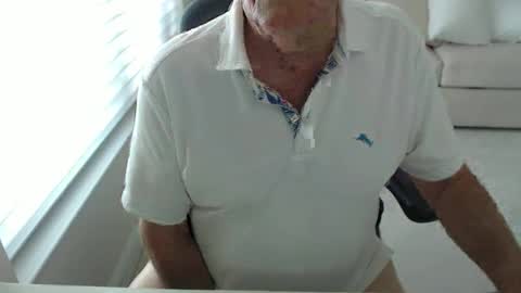 Snapshot of mbeastie chatting on 28, 4, 2026 Beastie online show from 28, 4, 2026