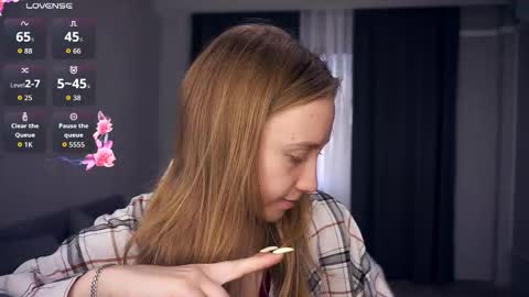 Snapshot of mckenziedyen chatting on 3, 11, 2025 Mary online show from 3, 11, 2025