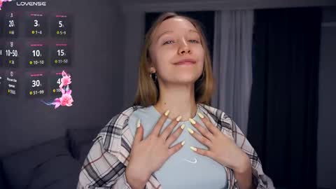 Snapshot of mckenziedyen chatting on 6, 11, 2025 Mary online show from 6, 11, 2025