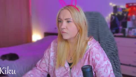 Snapshot of mdaluna chatting on 12, 10, 2025 Kiku online show from 12, 10, 2025