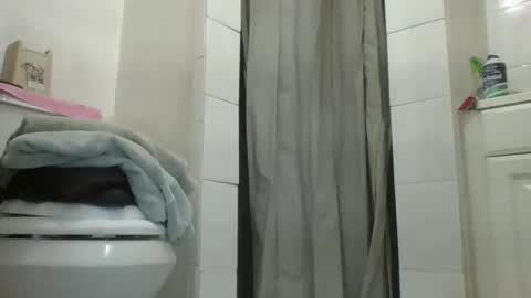 Snapshot of meaderd740870 chatting on 18, 9, 2025 meaderd740870 online show from 18, 9, 2025