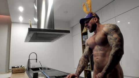 Snapshot of mealphamale chatting on 30, 12, 2024 Alpha Male online show from 30, 12, 2024