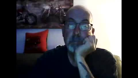 Snapshot of meathome3 chatting on 19, 4, 2026 me at home online show from 19, 4, 2026