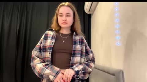 Snapshot of meehunte chatting on 25, 11, 2025 Olivia online show from 25, 11, 2025