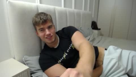 Snapshot of megamaxxxl chatting on 21, 10, 2025 Max online show from 21, 10, 2025