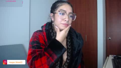 Snapshot of megan_bluee_ chatting on 21, 11, 2025 Megan Bluee online show from 21, 11, 2025