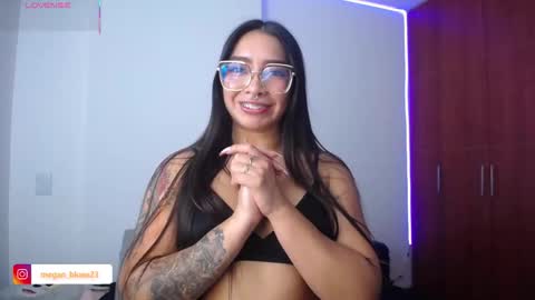 Snapshot of megan_bluee_ chatting on 24, 11, 2025 Megan Bluee online show from 24, 11, 2025