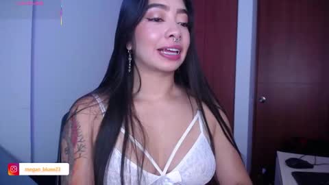 Snapshot of megan_bluee_ chatting on 25, 11, 2025 Megan Bluee online show from 25, 11, 2025