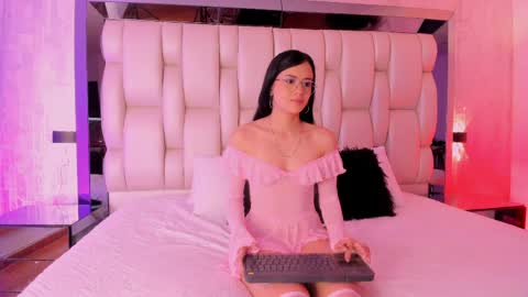 Snapshot of megan_danbury chatting on 8, 4, 2026 Megan online show from 8, 4, 2026