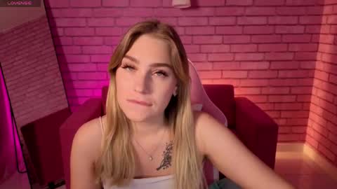 Snapshot of megan_gonzalezzz chatting on 2, 6, 2026 megan_gonzalezzz online show from 2, 6, 2026