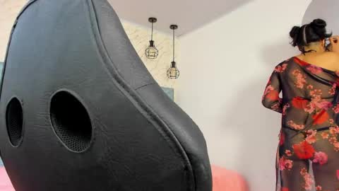 Snapshot of megan_love5_ chatting on 7, 5, 2026 Megan Love online show from 7, 5, 2026
